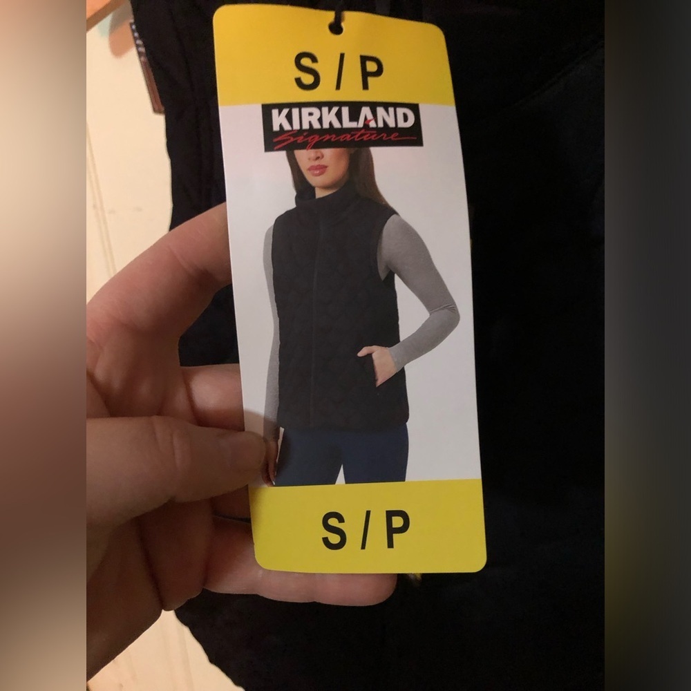 🔊 Kirkland Signature | NEW Black Puffer Vest - Picture 2 of 3